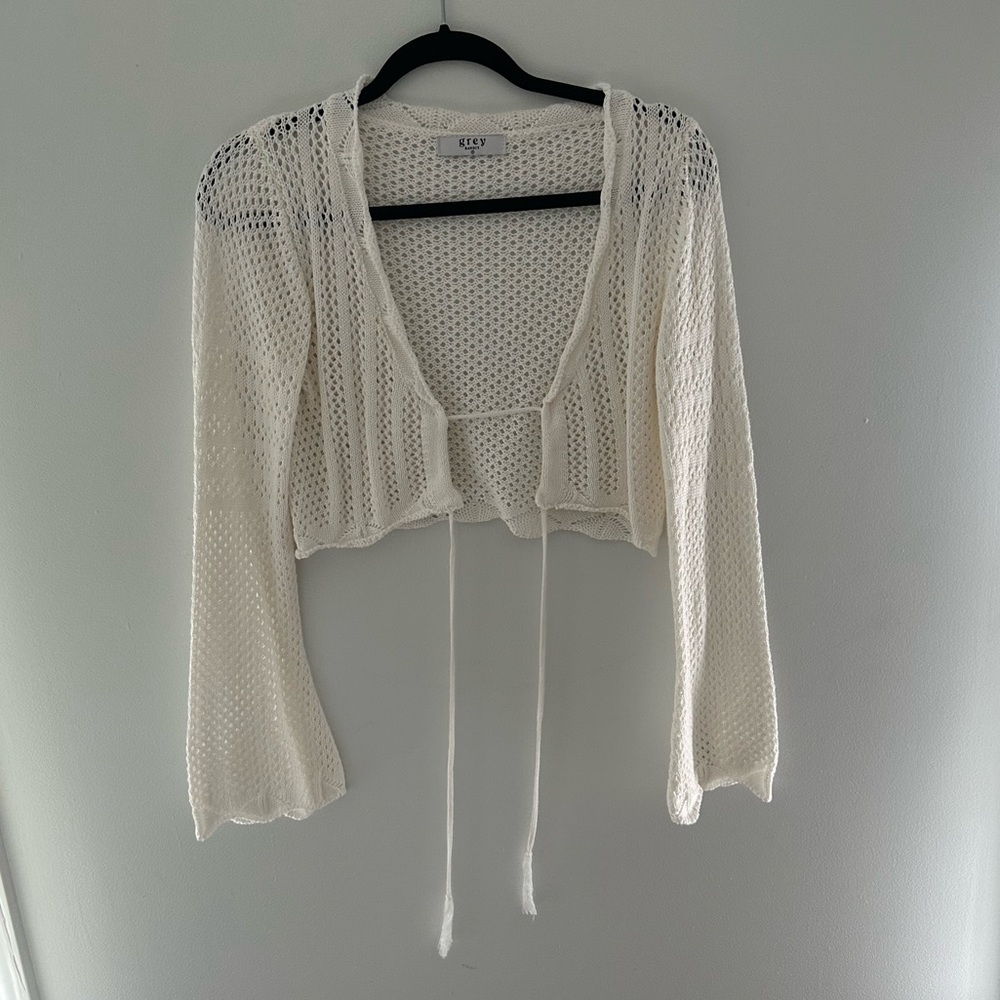 Grey bandit white knit top